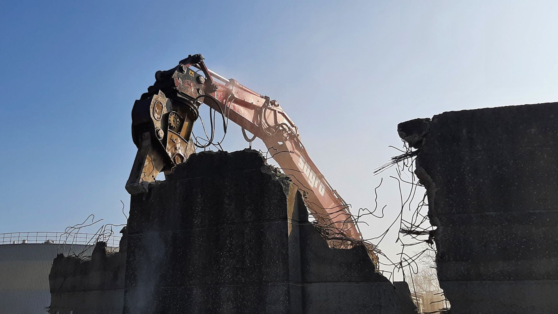 Slib opslagtank gesloopt